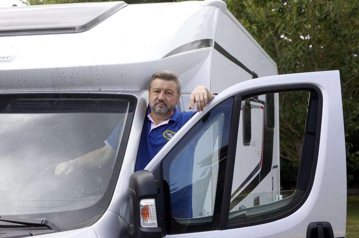 José Luis Villares lleva varias décadas viajando con su casa a cuestas. 