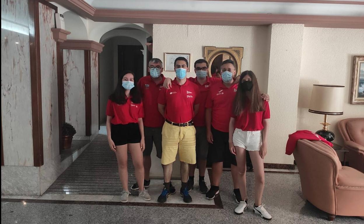 Alicia González, Jesús Lobo, Ignacio Fernández, Daniel Centrón, Miguel Marino y María Joglar, equipo del Grupo Covadonga. 