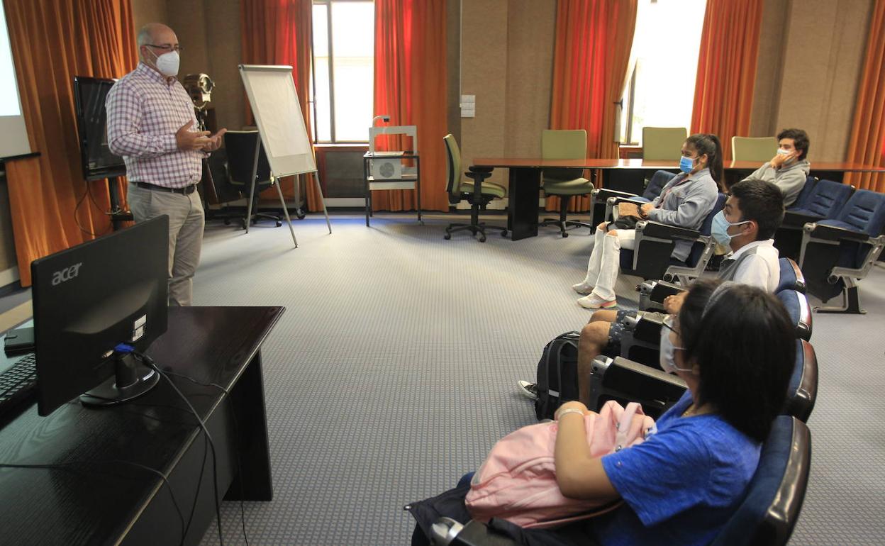 Primera jornada de acogida de nuevos alumnos en la Escuela de Minas