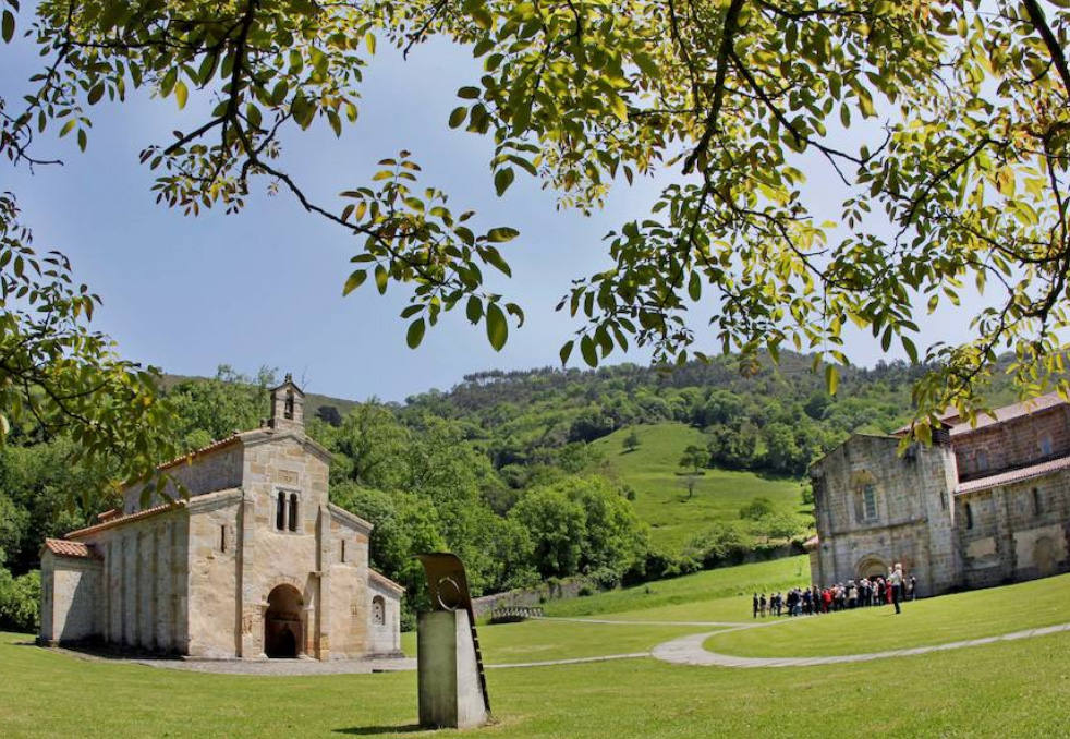 En 1991, el premio al Pueblo Ejemplar de Asturias fue para Cubera, Asociación de Amigos del Paisaje de Villaviciosa. El entonces príncipe Felipe visitó varios enclaves del concejo el día de la entrega del galardón, entre ellos, el monasterio y el Conventín de Valdediós.