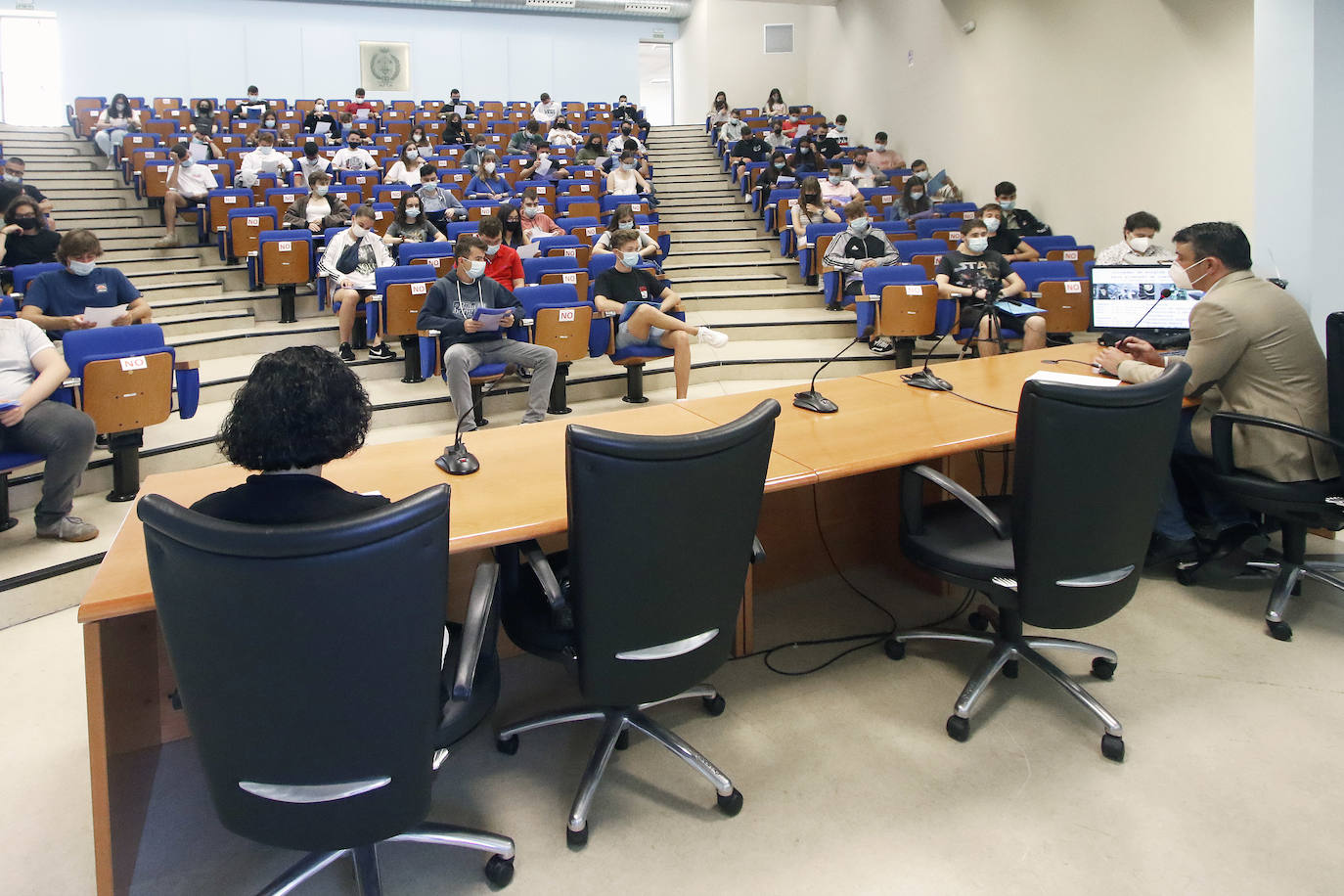 La Escuela Politécnica de Ingeniería de Gijón celebra esta semana dos jornadas de acogida para los estudiantes de nuevo ingreso, que superan los 700 en el centro gijonés.