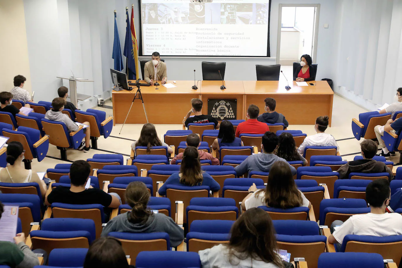 La Escuela Politécnica de Ingeniería de Gijón celebra esta semana dos jornadas de acogida para los estudiantes de nuevo ingreso, que superan los 700 en el centro gijonés.