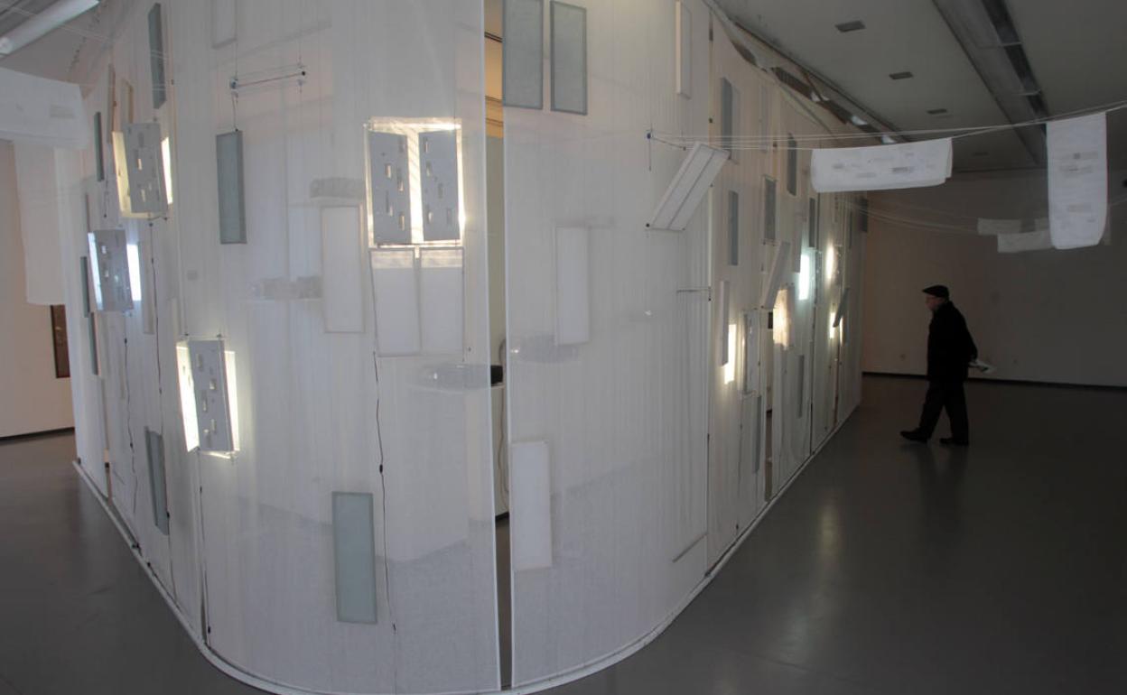 Exposición en la sala Borrón de las obras del Certamen Nacional de Arte de Luarca de 2016 