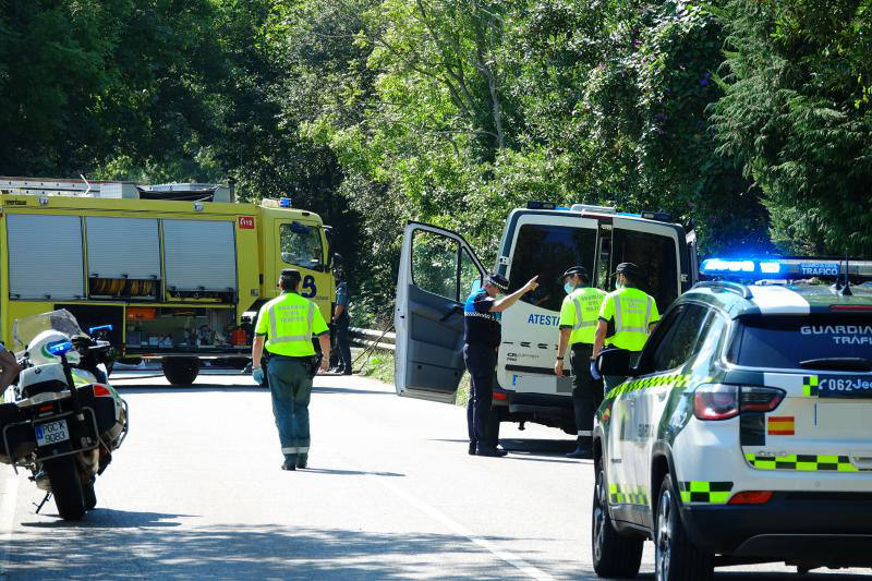 Una persona ha fallecido y cuatro han resultado heridas, dos de ellas de carácter grave, en un choque frontal entre Posada y Balmori, en Llanes. 