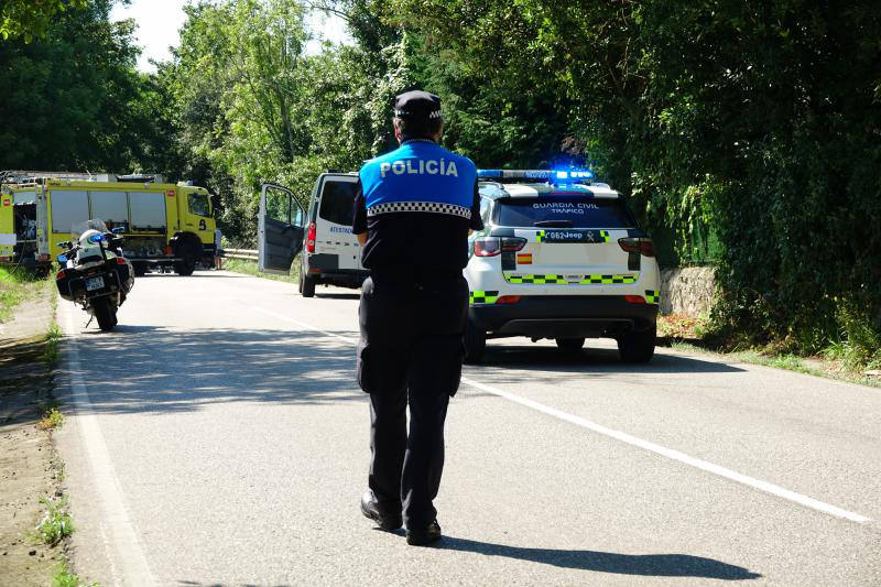 Una persona ha fallecido y cuatro han resultado heridas, dos de ellas de carácter grave, en un choque frontal entre Posada y Balmori, en Llanes. 