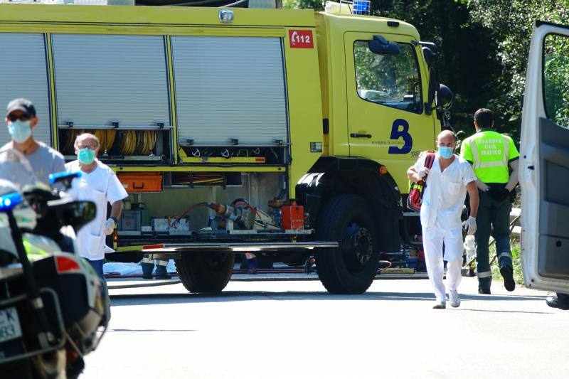Una persona ha fallecido y cuatro han resultado heridas, dos de ellas de carácter grave, en un choque frontal entre Posada y Balmori, en Llanes. 