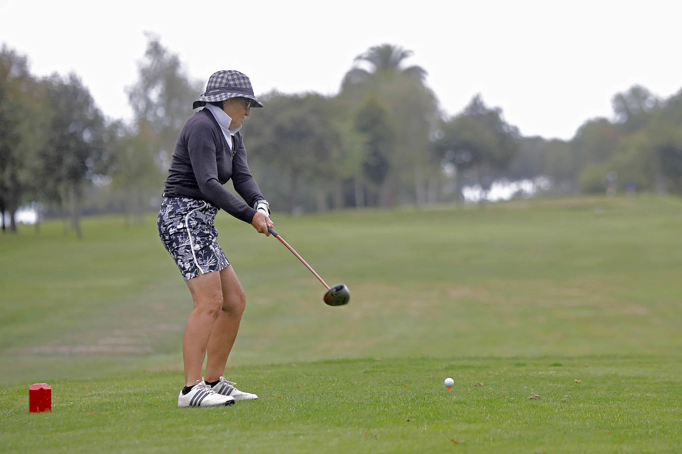 La prueba, organizada por el Patronato Deportivo Municipal de Gijón, reunió este sábado en los greens a más de un centenar de jugadores