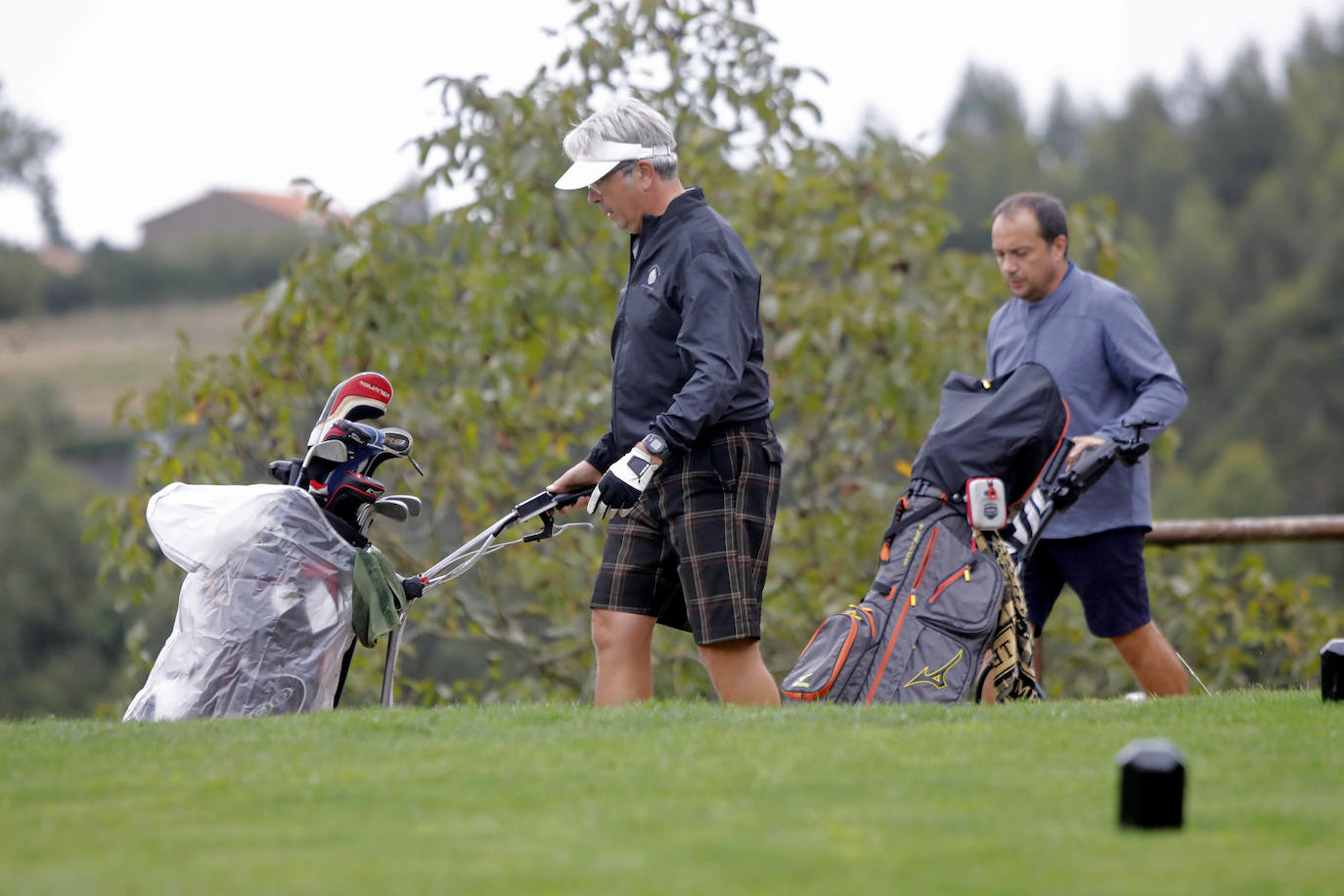 La prueba, organizada por el Patronato Deportivo Municipal de Gijón, reunió este sábado en los greens a más de un centenar de jugadores