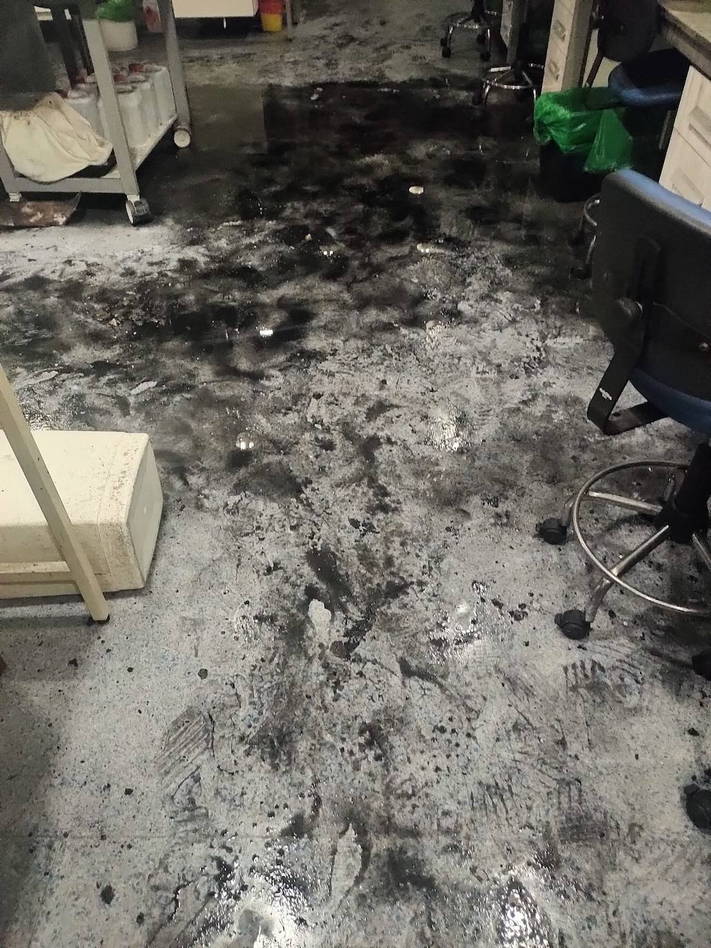 Fotos: Los bomberos sofocan un incendio en el HUCA