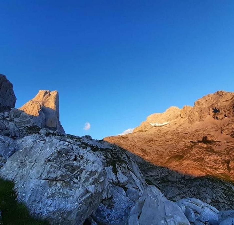 Amanecer desde los alrededores del Picu Urriellu. Foto: Joaquín Álvarez