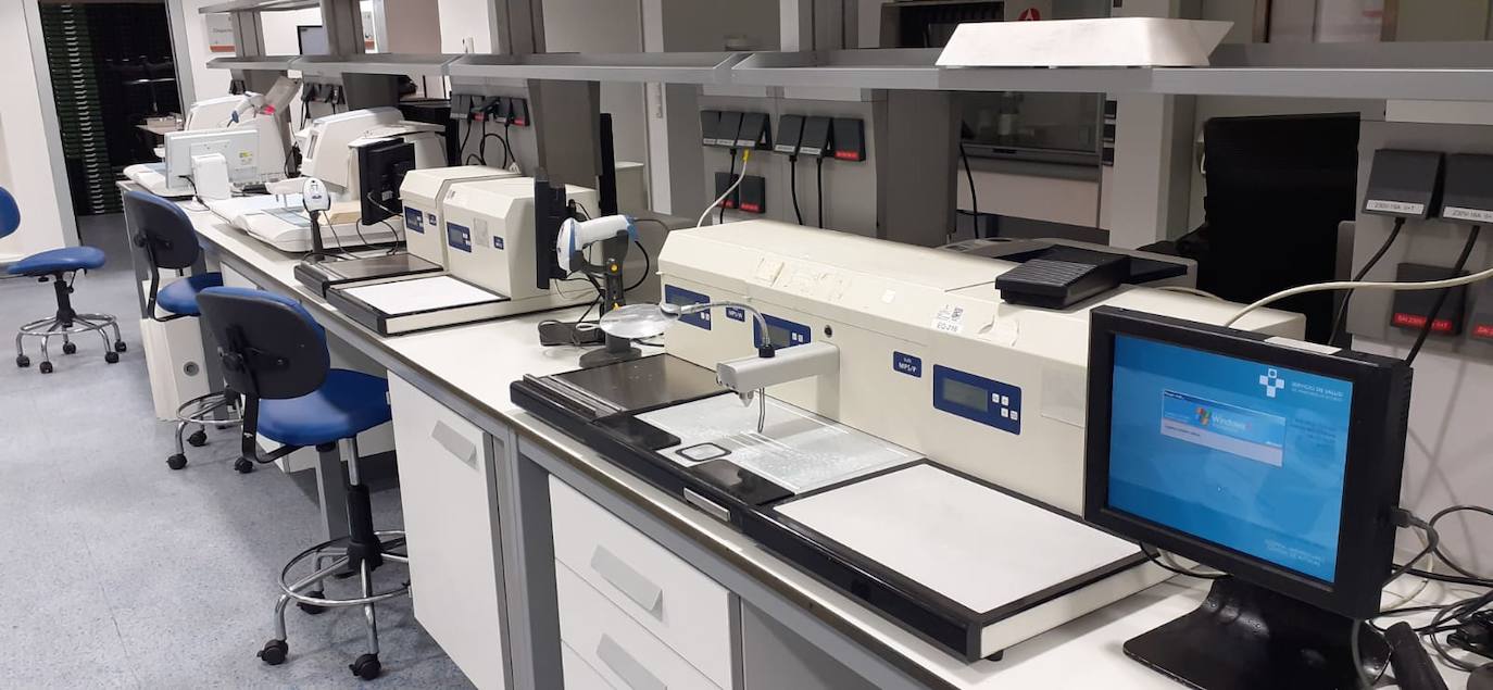 El fuego, de origen eléctrico, calcinó dos máquinas y cubrió totalmente de hollín las instalaciones