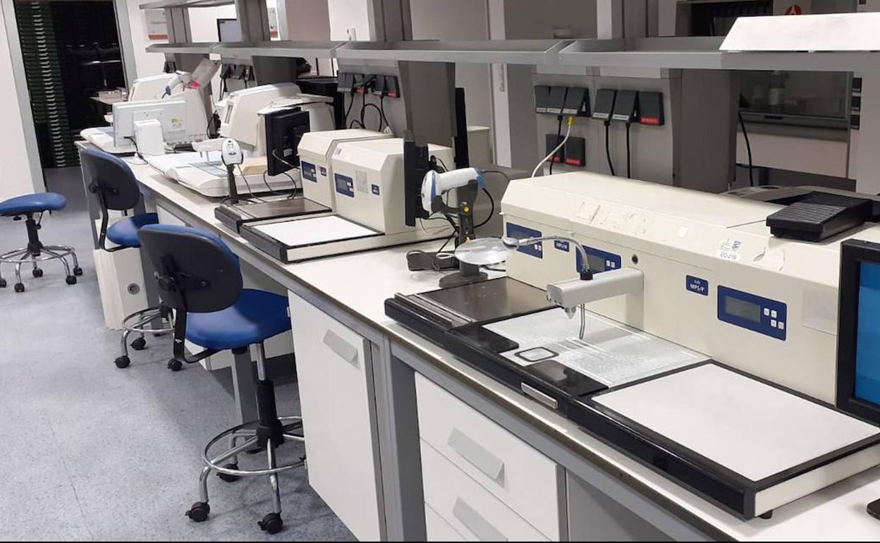 El laboratorio del HUCA incendiado el sábado reabre 48 horas después