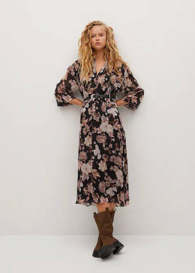 Vestido midi con estampado floral de Mango, 49,99 euros.