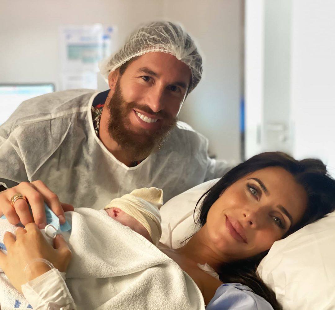 Pilar Rubio y Sergio Ramos presentan a su cuarto hijo, Máximo Adriano, desvelando por fin su sexo.