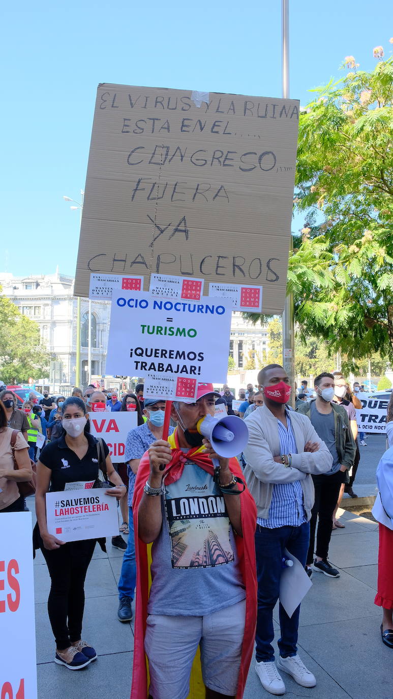 #salvemoslahostelería es el lema bajo el que representantes de organizaciones y asociaciones hosteleras de toda España han protestado por las calles de Madrid. Asturias ha contado con una representación, encabezada por el presidente de Otea, José Luis Álvarez Almeida.