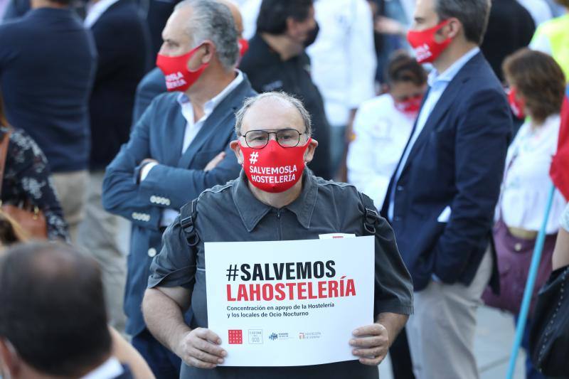 #salvemoslahostelería es el lema bajo el que representantes de organizaciones y asociaciones hosteleras de toda España han protestado por las calles de Madrid. Asturias ha contado con una representación, encabezada por el presidente de Otea, José Luis Álvarez Almeida