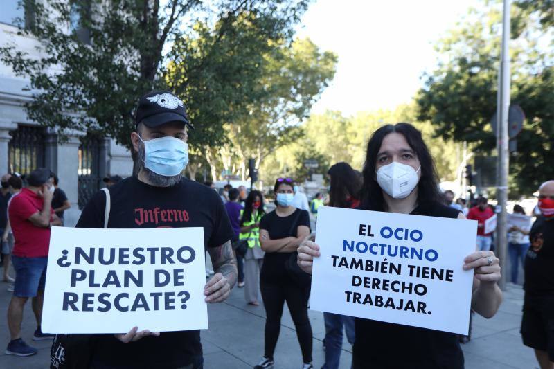 #salvemoslahostelería es el lema bajo el que representantes de organizaciones y asociaciones hosteleras de toda España han protestado por las calles de Madrid. Asturias ha contado con una representación, encabezada por el presidente de Otea, José Luis Álvarez Almeida