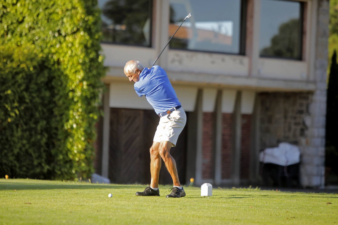 El Campo Municipal de Golf La Llorea acoge durante este miércoles y el jueves la primera edición de este torneo competitivo entre equipos sénior de Gijón y Oviedo, organizado por Golf Sénior Asturias (GSA). 