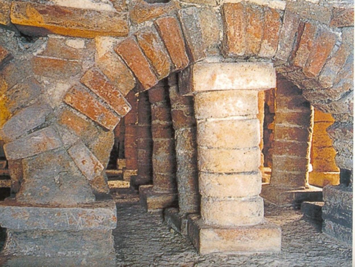 Detalle interior de las termas romanas del Campo Valdés. 