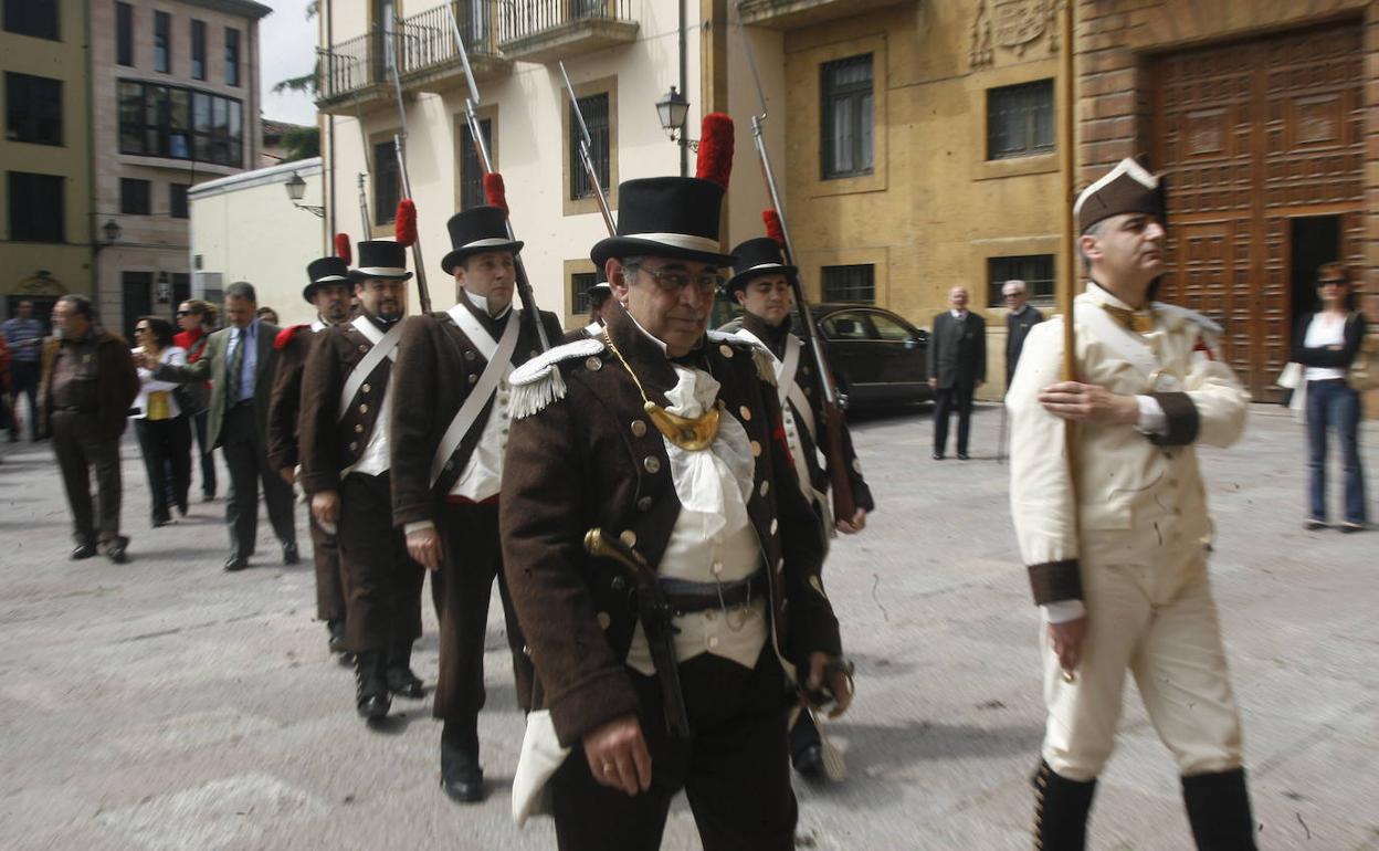 Recreación histórica de cuando el 25 de mayo de 1808 la Junta General se proclamó soberana y le declaró la guerra a la Francia de Napoleón