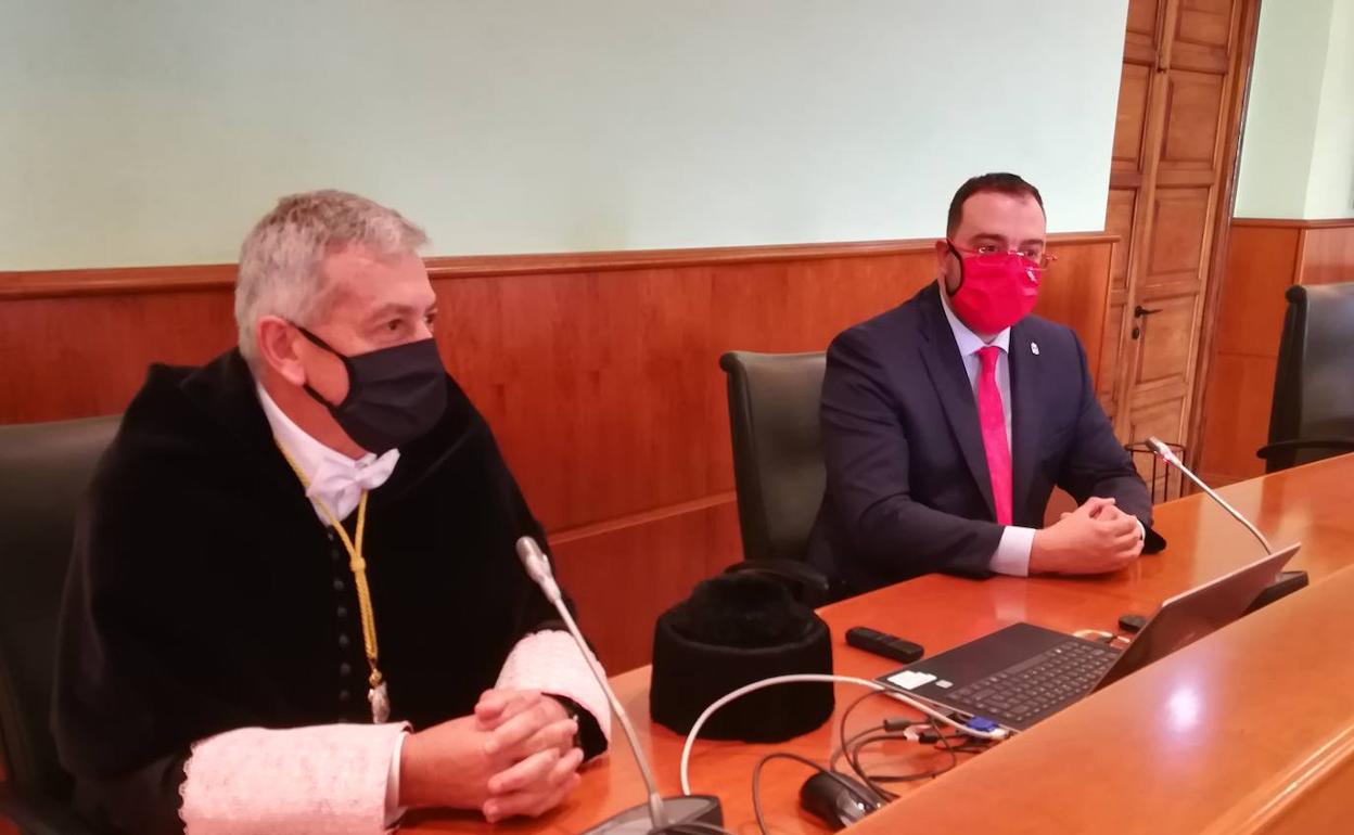 García Granda y Barbón durante el acto de apertura del curso.