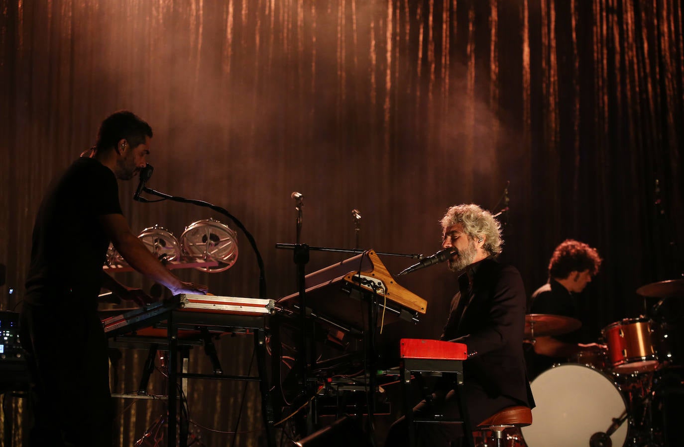 Pequeño Club Imposible y León Benavente fueron los encargados de poner la música este viernes en San Mateo. Este sábado será el turno de Dvicio.