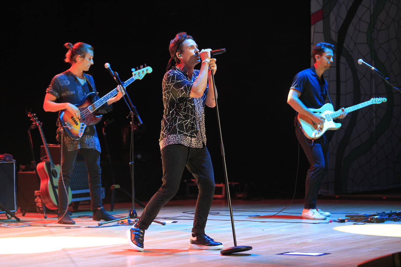 La banda madrileña Dvicio actuó este sábado en el Auditorio dentro de las actividades programadas en San Mateo. Repasaron sus mejores temas y presentaron su último álbum, 'Impulso'.