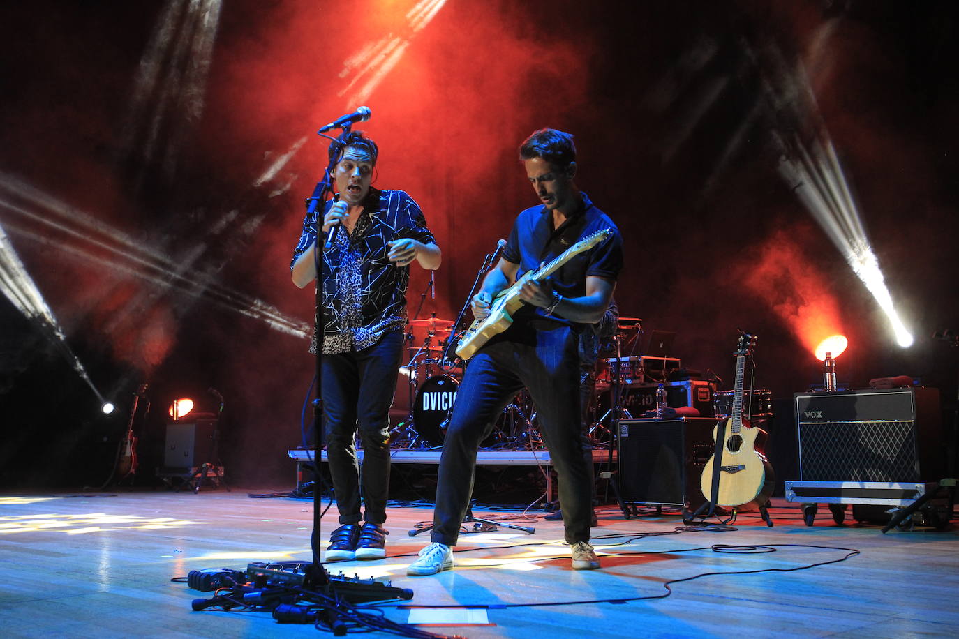 La banda madrileña Dvicio actuó este sábado en el Auditorio dentro de las actividades programadas en San Mateo. Repasaron sus mejores temas y presentaron su último álbum, 'Impulso'.