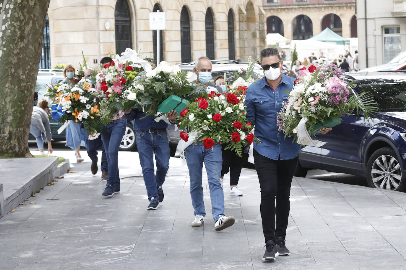 Su funeral se celebró en la iglesia de San Pedro. Sus restos fueron trasladados al cementerio de Ceares