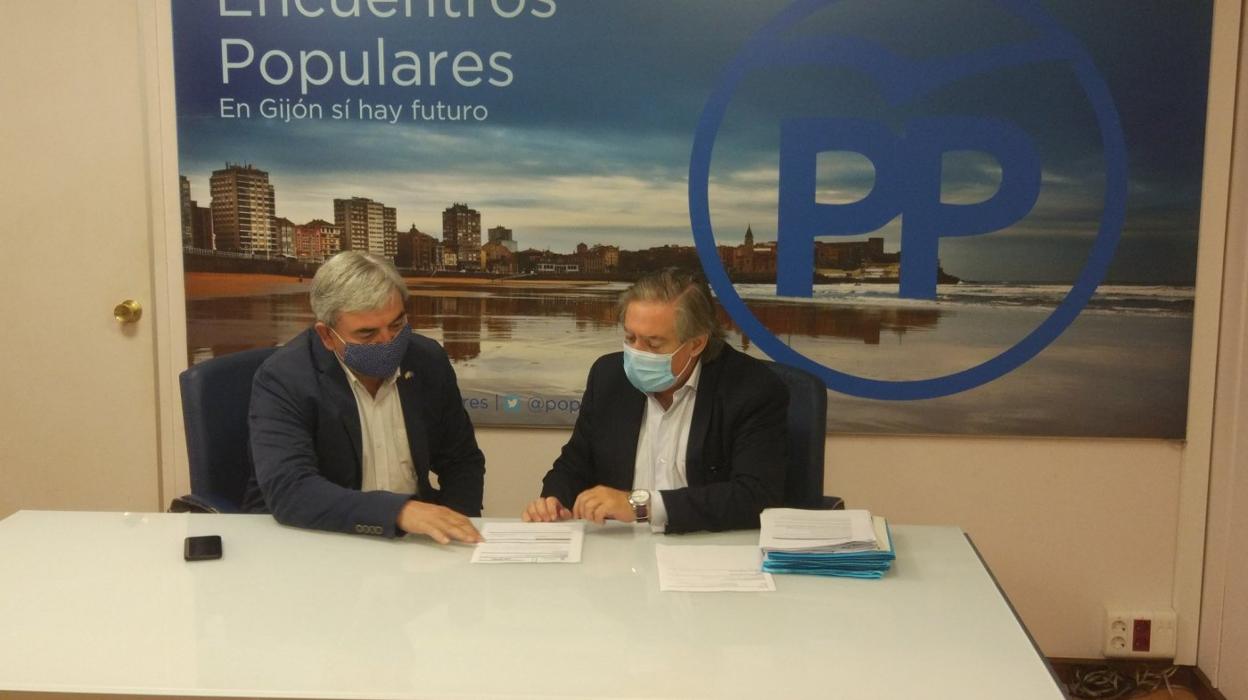 Mariano Marín y Alberto López-Asenjo, en la sede del PP. 