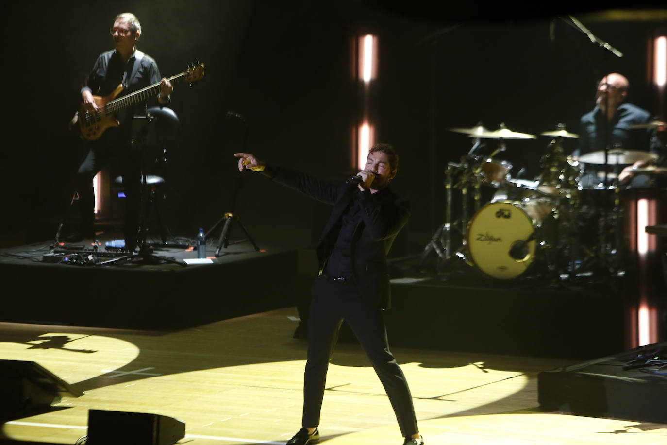 David Bisbal ofreció este domingo su concierto más 'íntimo' en Oviedo ante 700 espectadores, en el que era la última actuación de su gira.