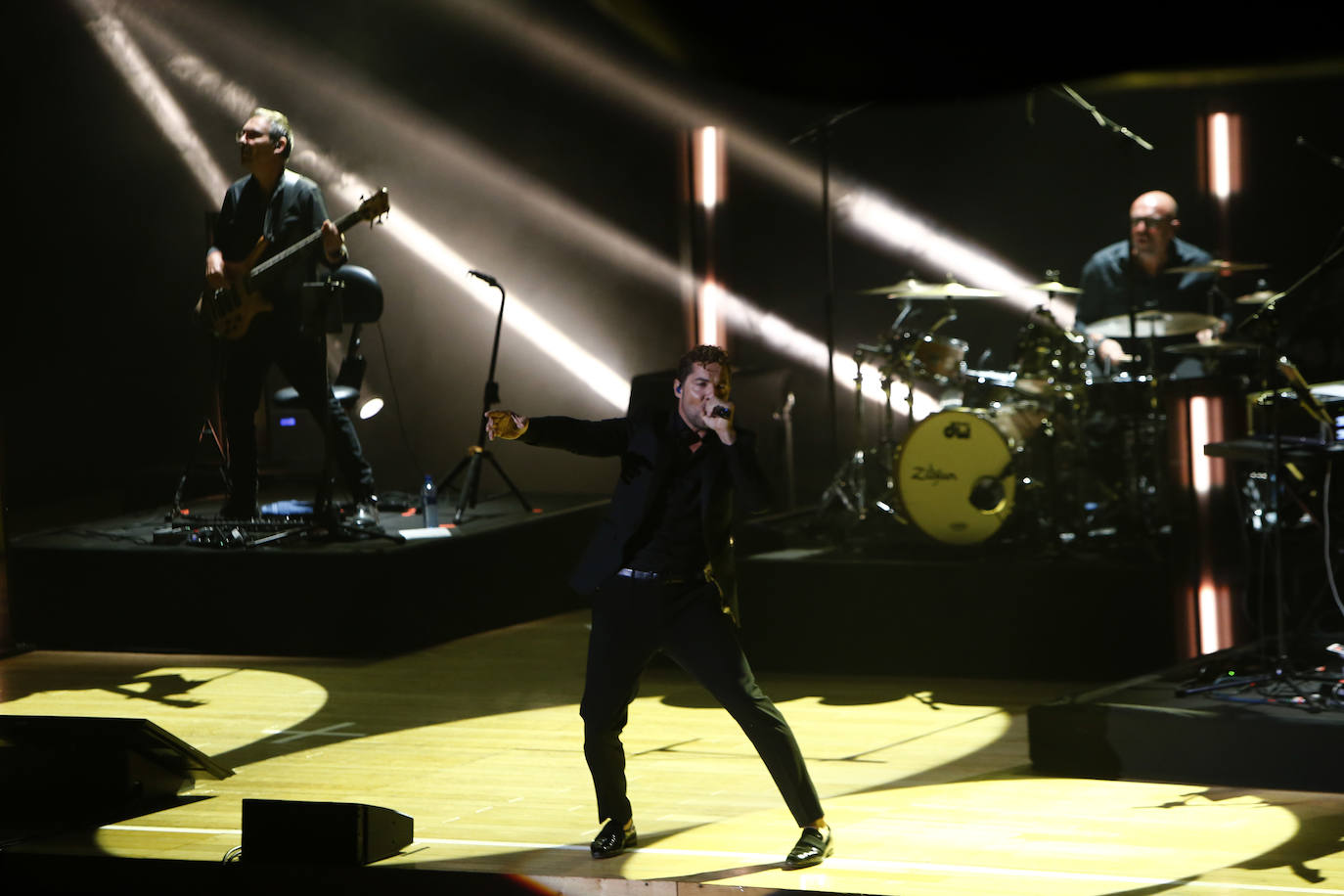 David Bisbal ofreció este domingo su concierto más 'íntimo' en Oviedo ante 700 espectadores, en el que era la última actuación de su gira.