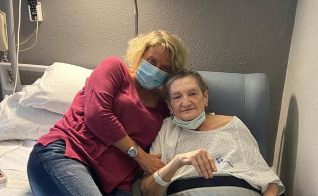 Coronavirus en Asturias | «Mi madre superó la covid porque es una luchadora nata. Me la dieron por muerta»