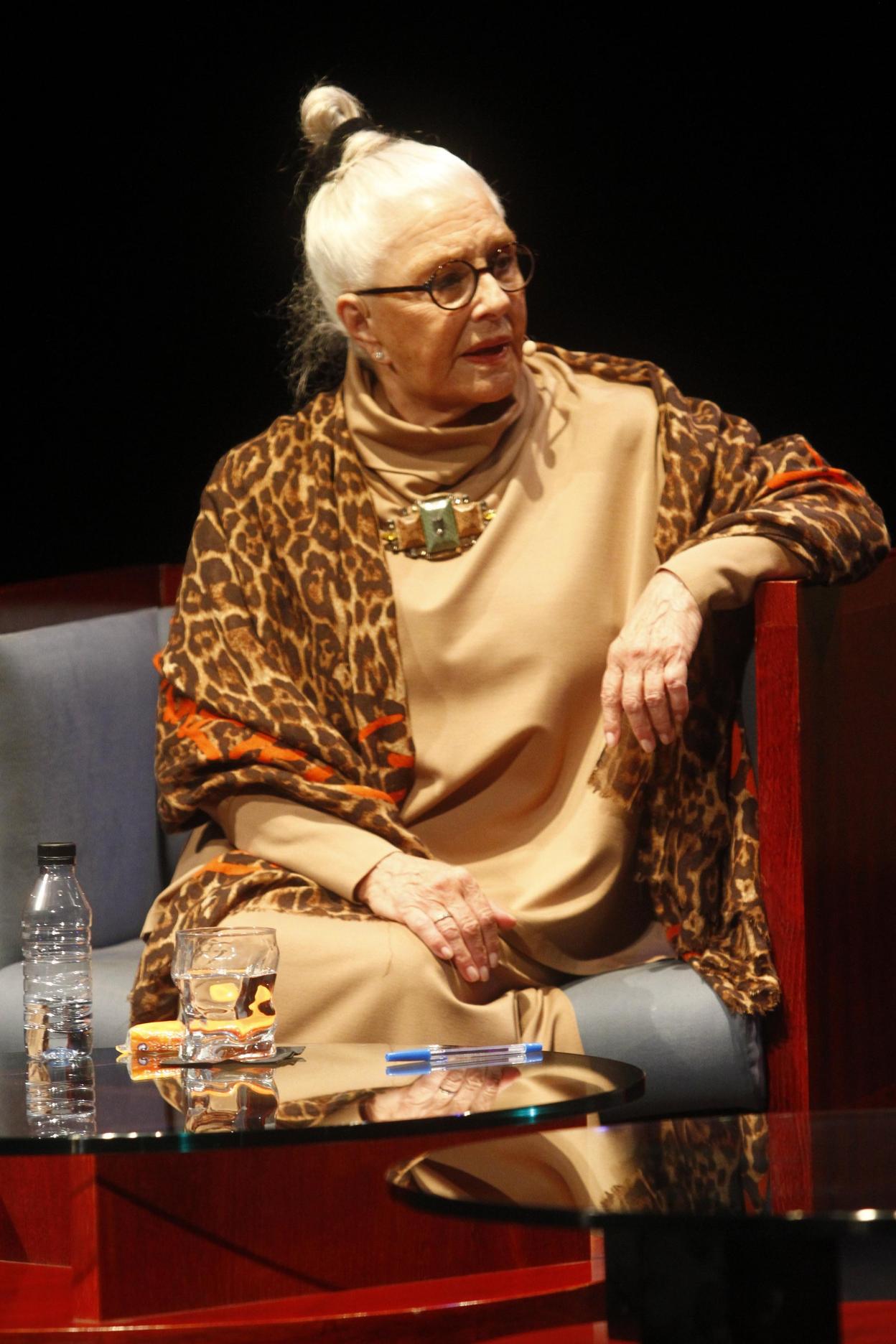 Lola Herrera participó en los diálogos con dramaturgos para celebrar el centenario del Palacio Valdés. 