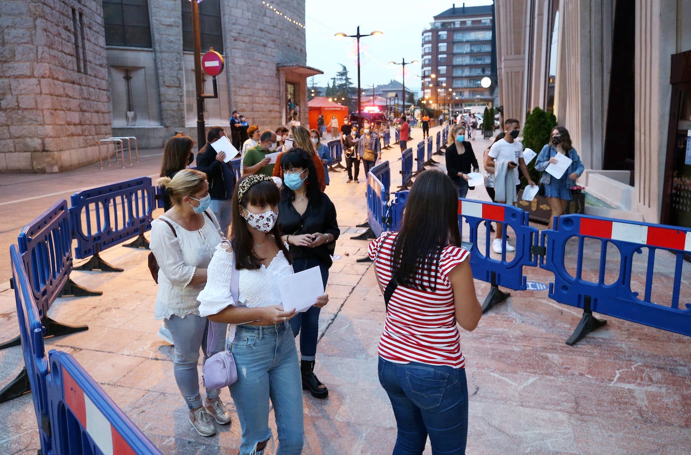 Dioni Martín y Ángeles Muñoz nunca fallan. Este miércoles volvieron a conquistar al público del Auditorio con sus canciones de siempre.