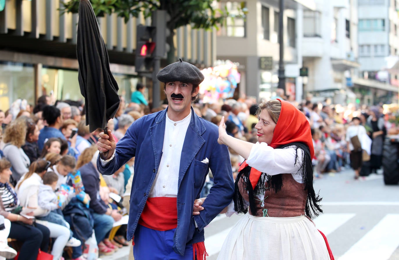 El 19 de septiembre en Oviedo es una fecha señalada en el alma de San Mateo. Este año, por la Covid, no se celebrará el Desfile del Día de América en Asturias, del que te presentamos un recorrido visual a lo largo de sus setenta años de historia, que precisamente celebraría en esta edición