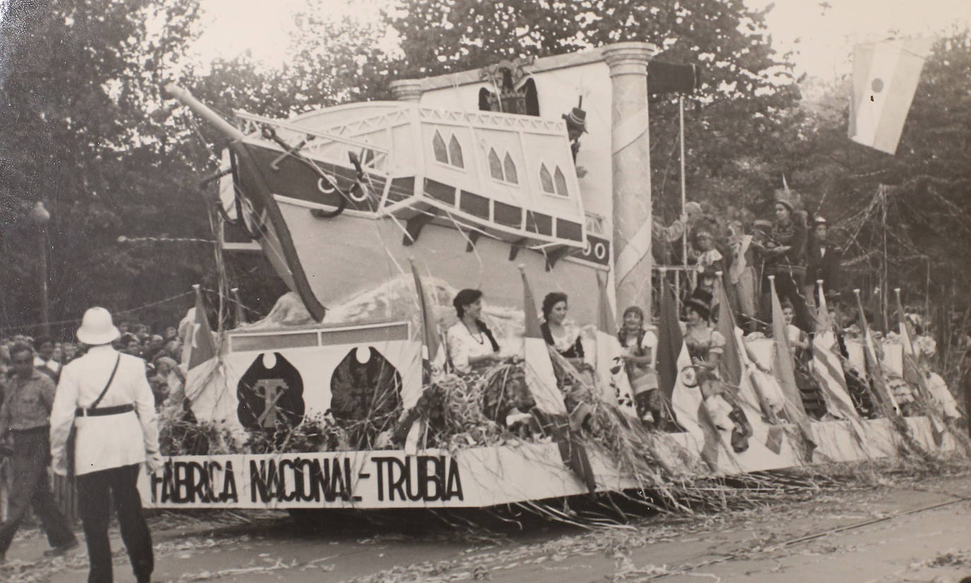 El 19 de septiembre en Oviedo es una fecha señalada en el alma de San Mateo. Este año, por la Covid, no se celebrará el Desfile del Día de América en Asturias, del que te presentamos un recorrido visual a lo largo de sus setenta años de historia, que precisamente celebraría en esta edición