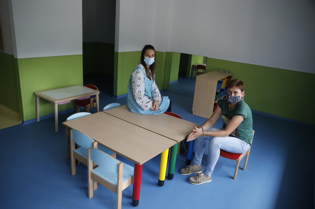 La directora de la escuela de 0 a 3 y la concejal Tensi Carmona. 