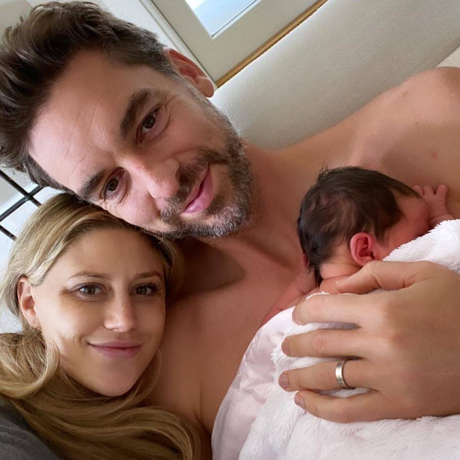 Pau Gasol y Cat presentan a su primera hija.