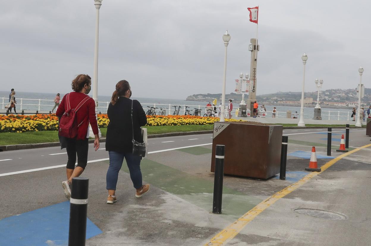 Bolardos junto al Náutico. 