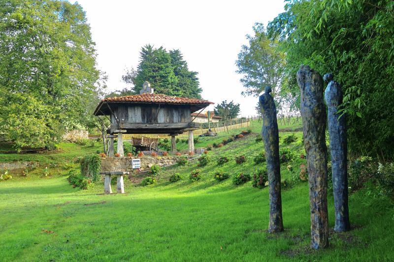 El Grupo Nature planea producir cerca de 18.000 litros de vino parragués en Huexes y en 2021 ampliará su oferta con visitas guiadas a los viñedos y catas.