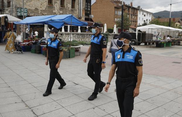 Coronavirus en Asturias | Laviana refuerza la vigilancia policial para frenar un brote que afecta a 25 personas