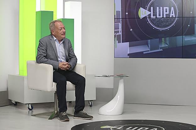 Aurelio Martín, en el plató de Canal 10, durante el programa 'La Lupa'. 