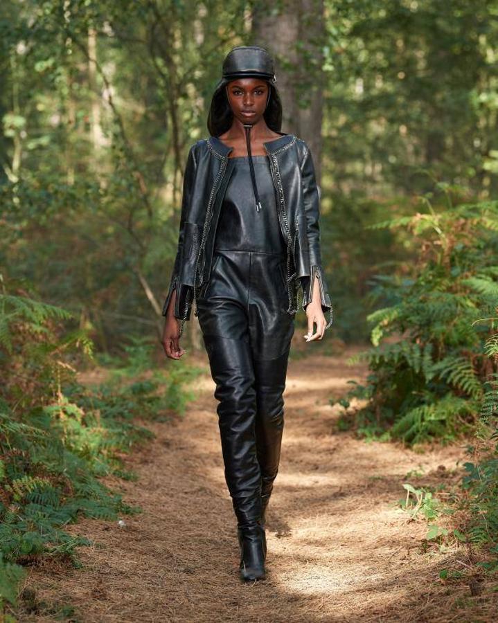 Fotos: Burberry inaugura la pasarela de Londres con un desfile en medio del bosque