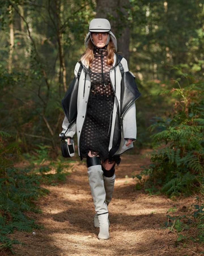 Fotos: Burberry inaugura la pasarela de Londres con un desfile en medio del bosque