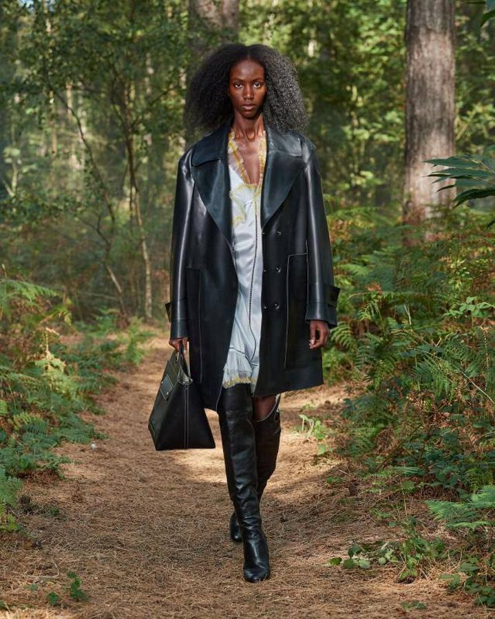 Fotos: Burberry inaugura la pasarela de Londres con un desfile en medio del bosque