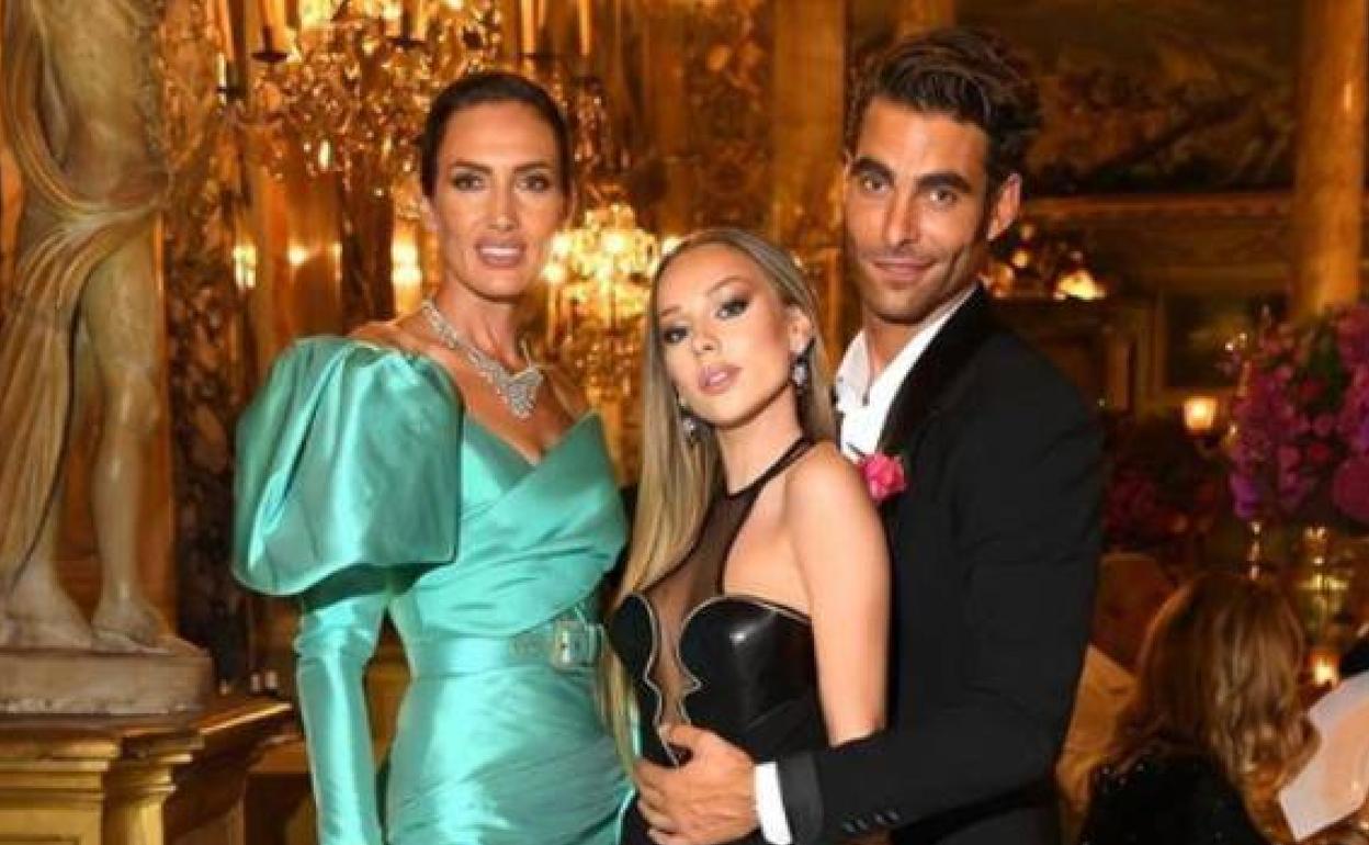 Jon Kortajarena, Nieves Álvarez y Ester Expósito: embajadores de lujo en Roma