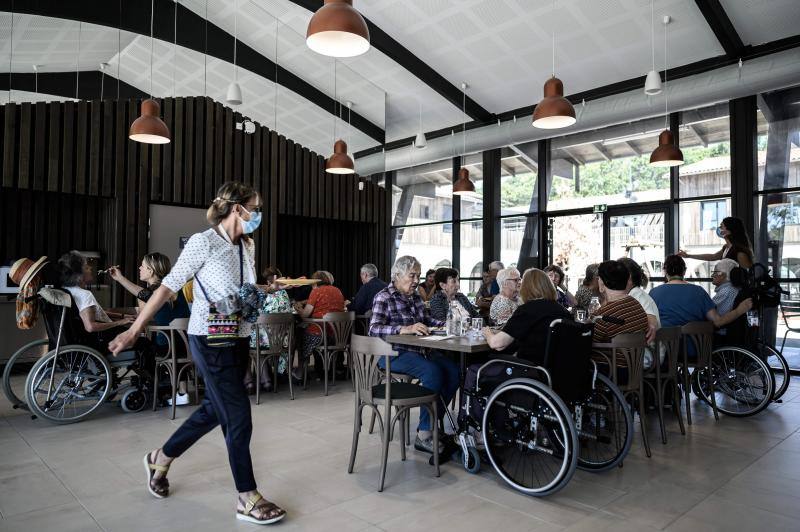 Un centro situado en Dax, un pequeño pueblo del sur de Francia se ha inspirado en un modelo de Holanda, sirve de laboratorio y es un ejemplo al que miran equipos de Japón e Italia por su manera de hacer que las personas que allí residen se sientan en casa.