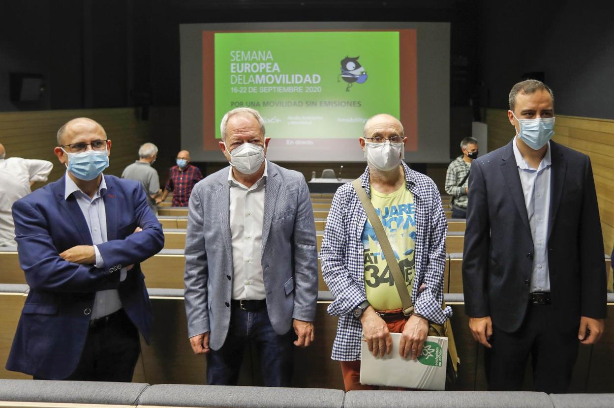 El concejal vallisoletano Luis Vélez, su homólogo de Gijón Aurelio Martín, Paco Ramos y el edil Olmo Ron. 