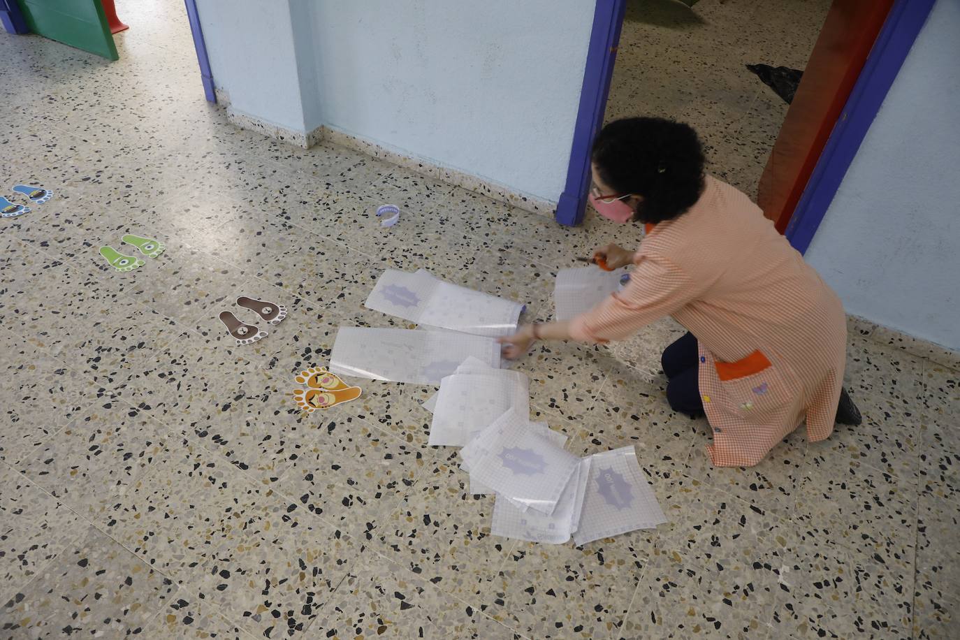 Los docentes ultiman los detalles para que el regreso a las aulas cumpla con los requisitos de seguridad.